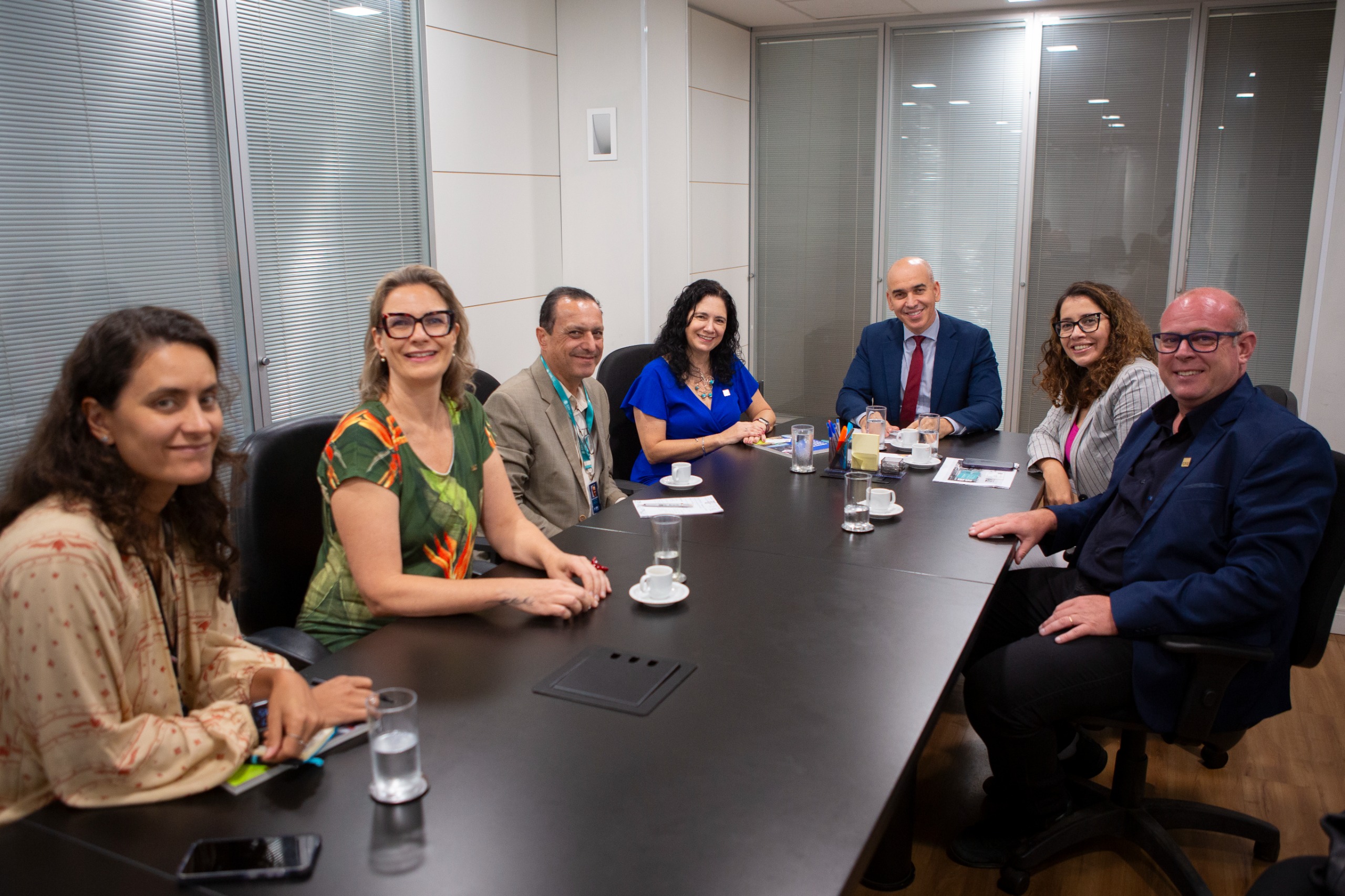 Hailton Madureira – Secretário Executivo SE/MCID; Inês Martina Lersch – Suplente Conselheiro Federal; Fausto Henrique Steffen – Vice-Presidente CAU/RS; Denise Pessôa, Deputada Federal PT-RS; Andréa Larruscahim Hamilton Ilha – Presidente CAU/RS; Carlos Eduardo Mesquita Pedone - Conselheiro Federal; Alice Carvalho – Assessora Especial.